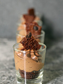 Brownie Brittle No Bake Mini Cheesecakes Image