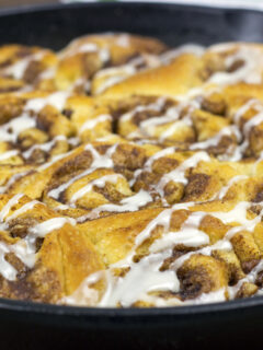 Skillet Cinnamon Rolls Pic