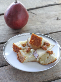 Brie, Pear & Walnut Pull Apart Bread Picture