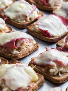 Mini Reuben Toasts Pic