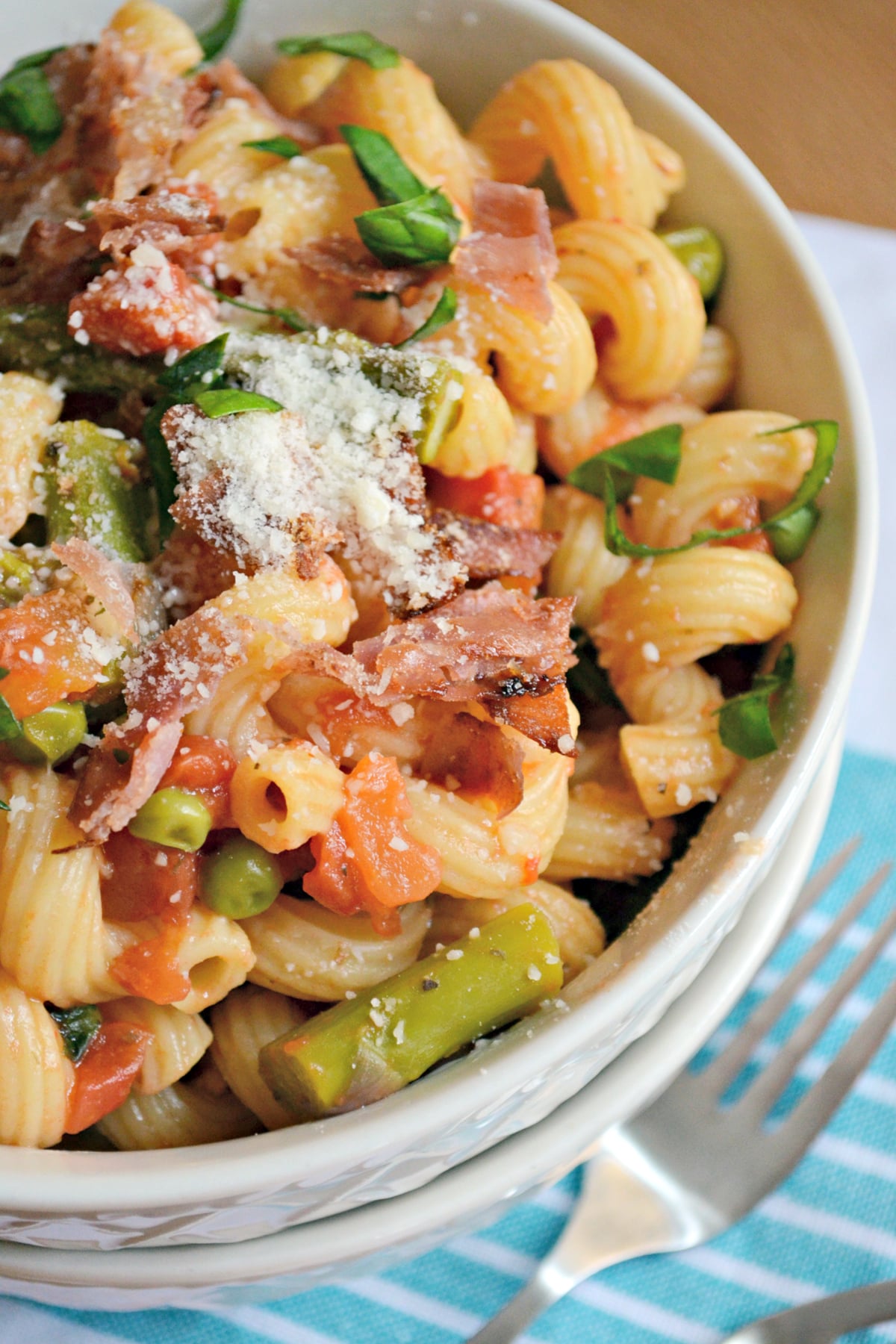 Asparagus Prosciutto Pasta Recipe - Food Fanatic