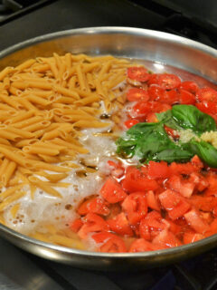 One Pot Caprese Pasta Image