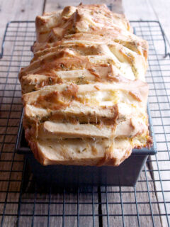 Garlic Cheddar Pull Apart Bread Image