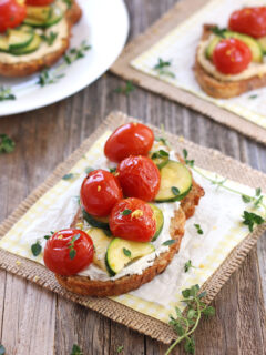 Roasted Zucchini and Tomato Crostini Pic