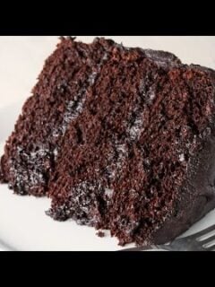 How to Bake the Most AMAZING Chocolate Cake