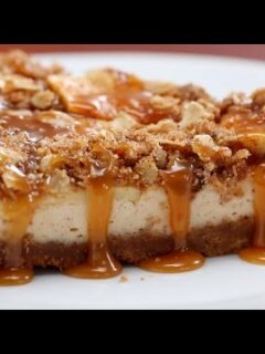How to Make Caramel Apple Crumble Cheesecake
