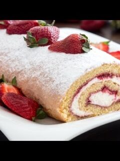 How to Make Strawberry Swiss Roll
