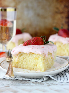 Strawberry Champagne Cake Pic