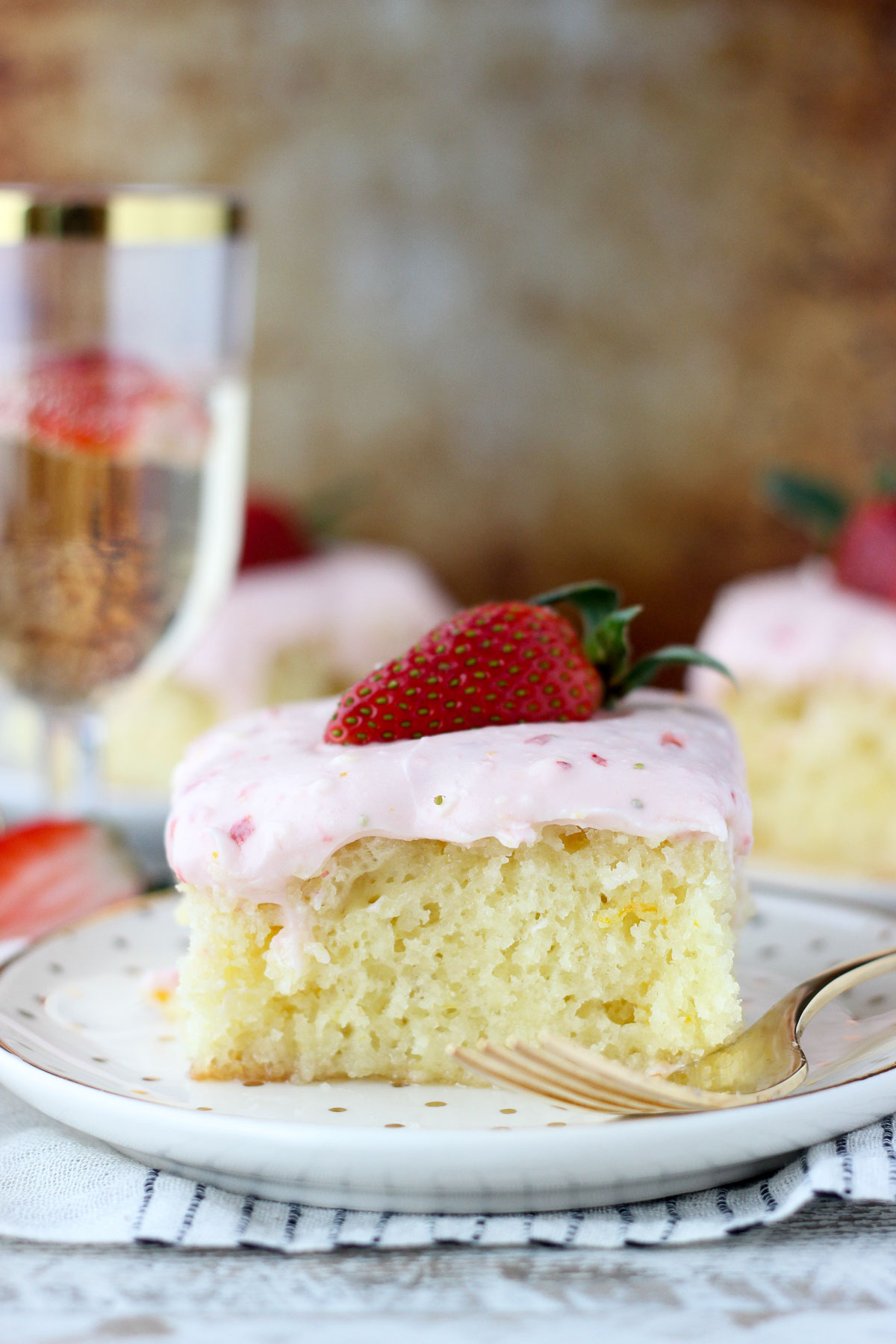 Strawberry Champagne Cake Recipe - Food Fanatic