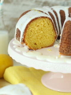 Easy Lemon Bundt Cake Pic