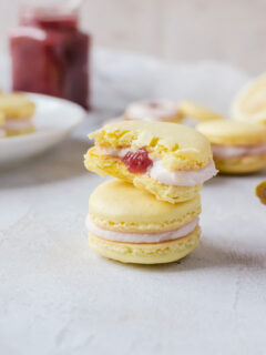 Rhubarb Lemon Macarons Pic