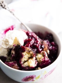 Slow Cooker Cinnamon Roll Berry Cobbler Pic