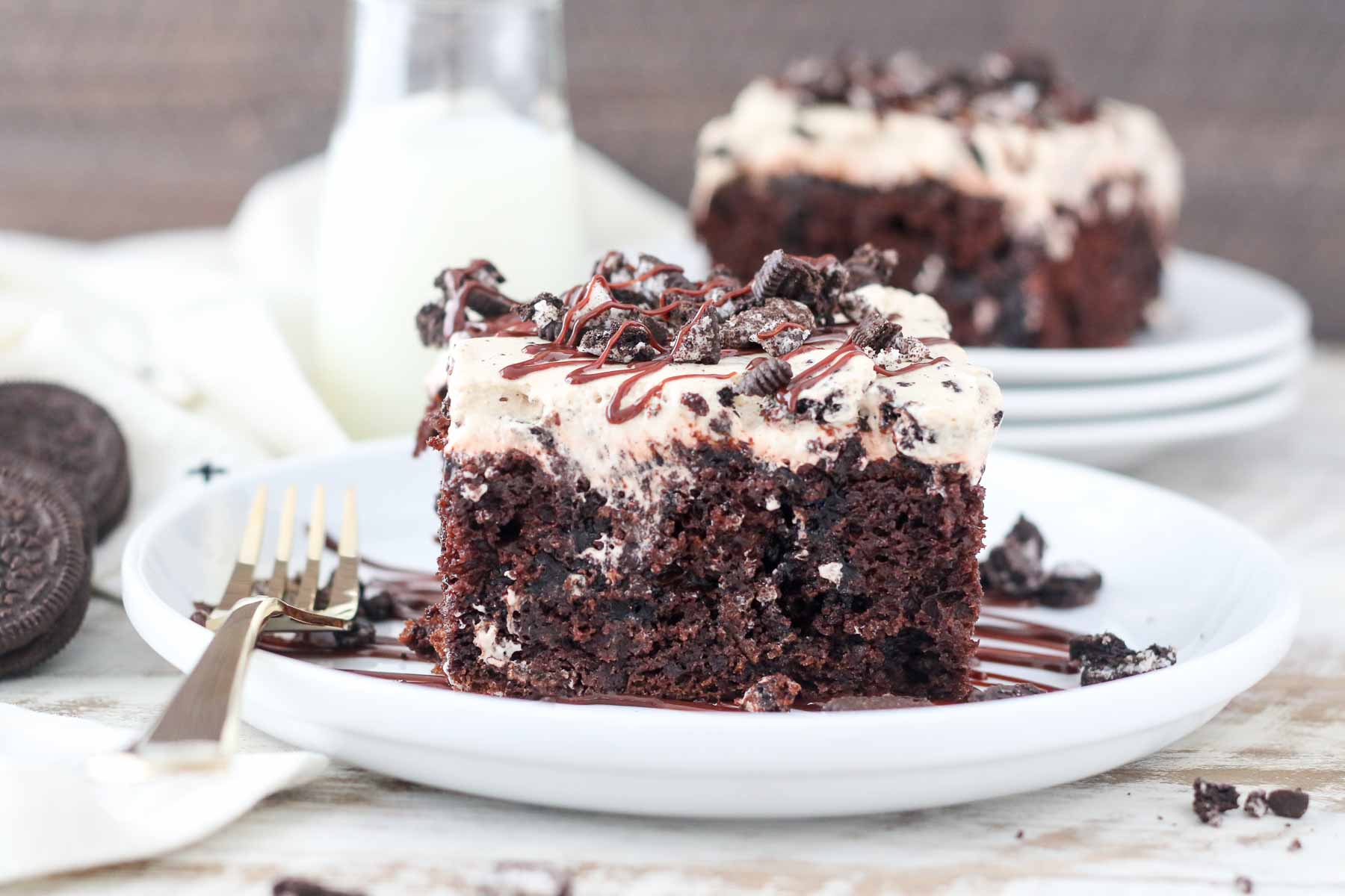 Mocha Oreo Poke Cake Recipe - Food Fanatic