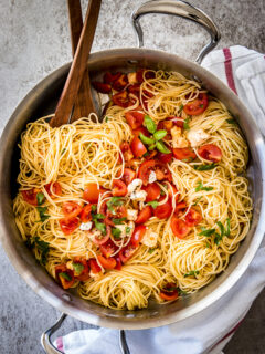 15 Minute Caprese Pasta Image