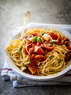 15 Minute Caprese Pasta Pic