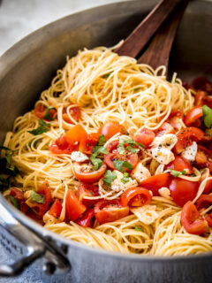 15 Minute Caprese Pasta Picture