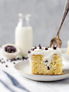 Cannoli Poke Cake Pic