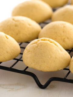 Vanilla Cookies with Vanilla Bean Glaze Picture