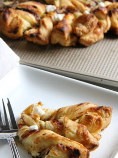 Prosciutto, Fig and Goat Cheese Star Bread Pic