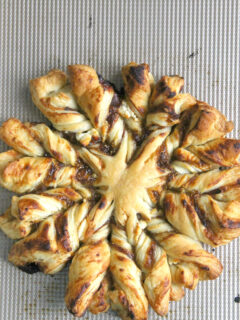 Prosciutto, Fig and Goat Cheese Star Bread Picture
