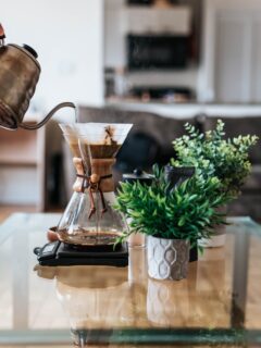 How to Brew Coffee with a Chemex Picture
