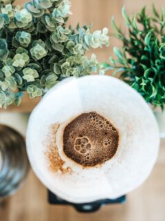 How to Make Coffee with a Chemex Photo