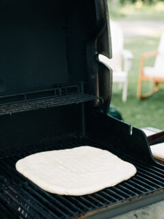 How to Make Grilled Barbecue Chicken Pizza - 3